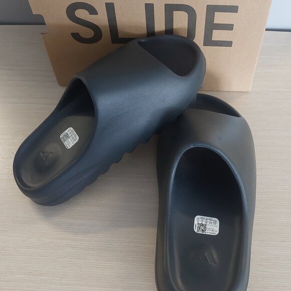 Yeezy Black Sze 6 Slides